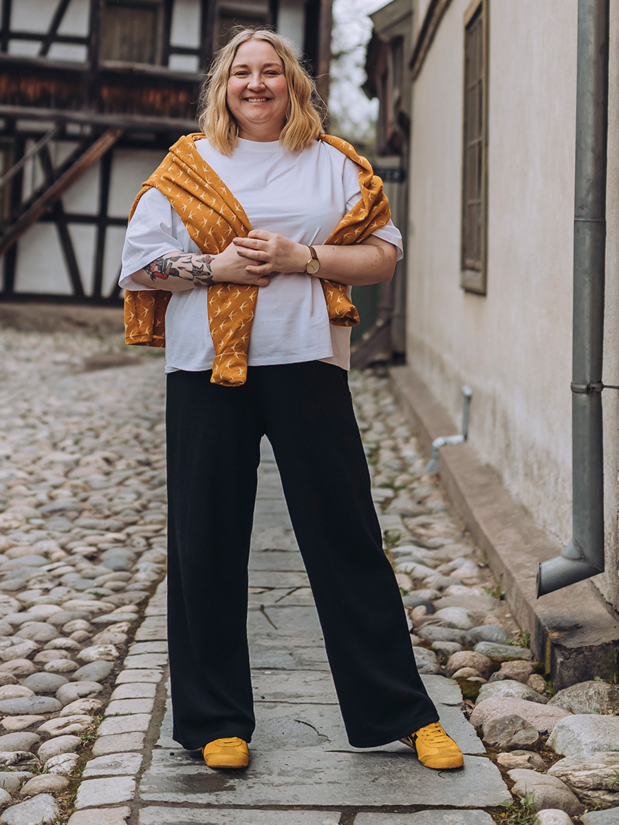 Svala Merino Design naisten leveälahkeiset olohousut, Pääsky Musta 42